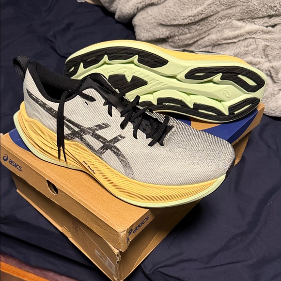 Asics mens Superblast v1 size 13